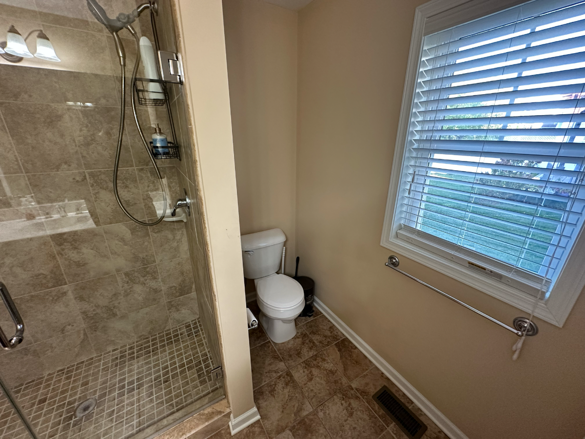 Spacious Ensuite Bedroom  Less Than  5min from University of Rochester - Photo 6