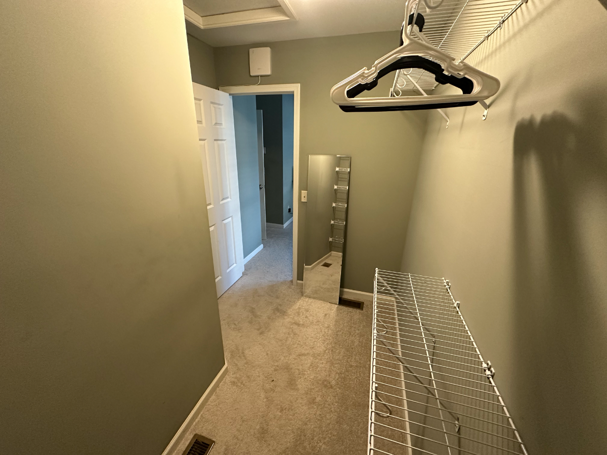 Spacious Ensuite Bedroom Less Than 5min from University of Rochester - Photo 5
