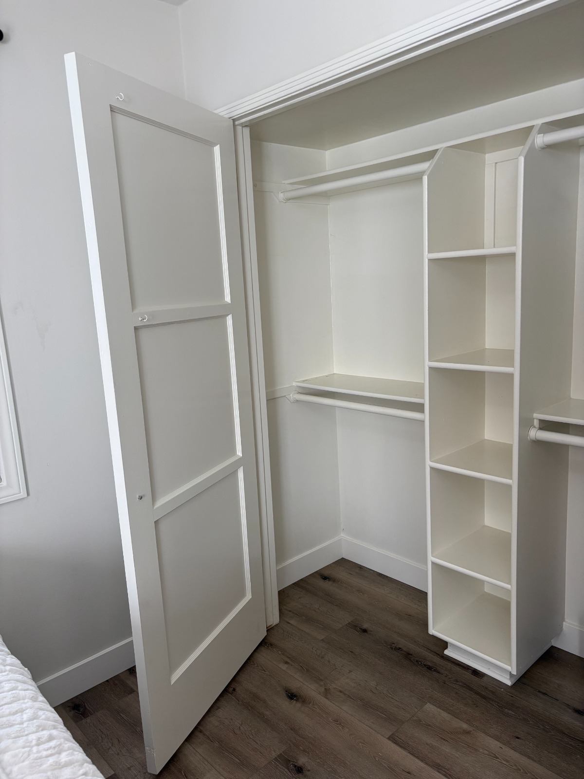 Cute & clean furnished one bedroom with a shared bath in a home in Ventura midtown - Photo 3