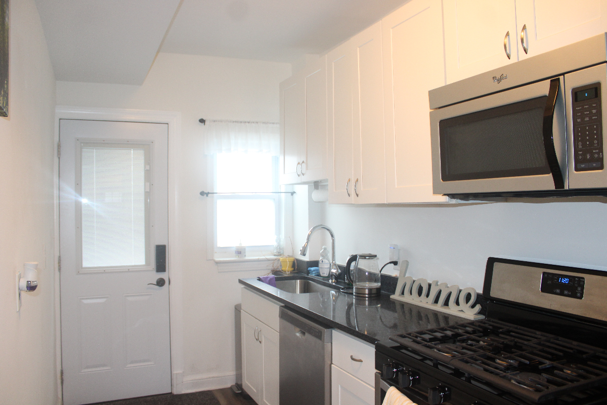 Bright and Cozy 3BR/2BA Home Near H Street - Photo 3