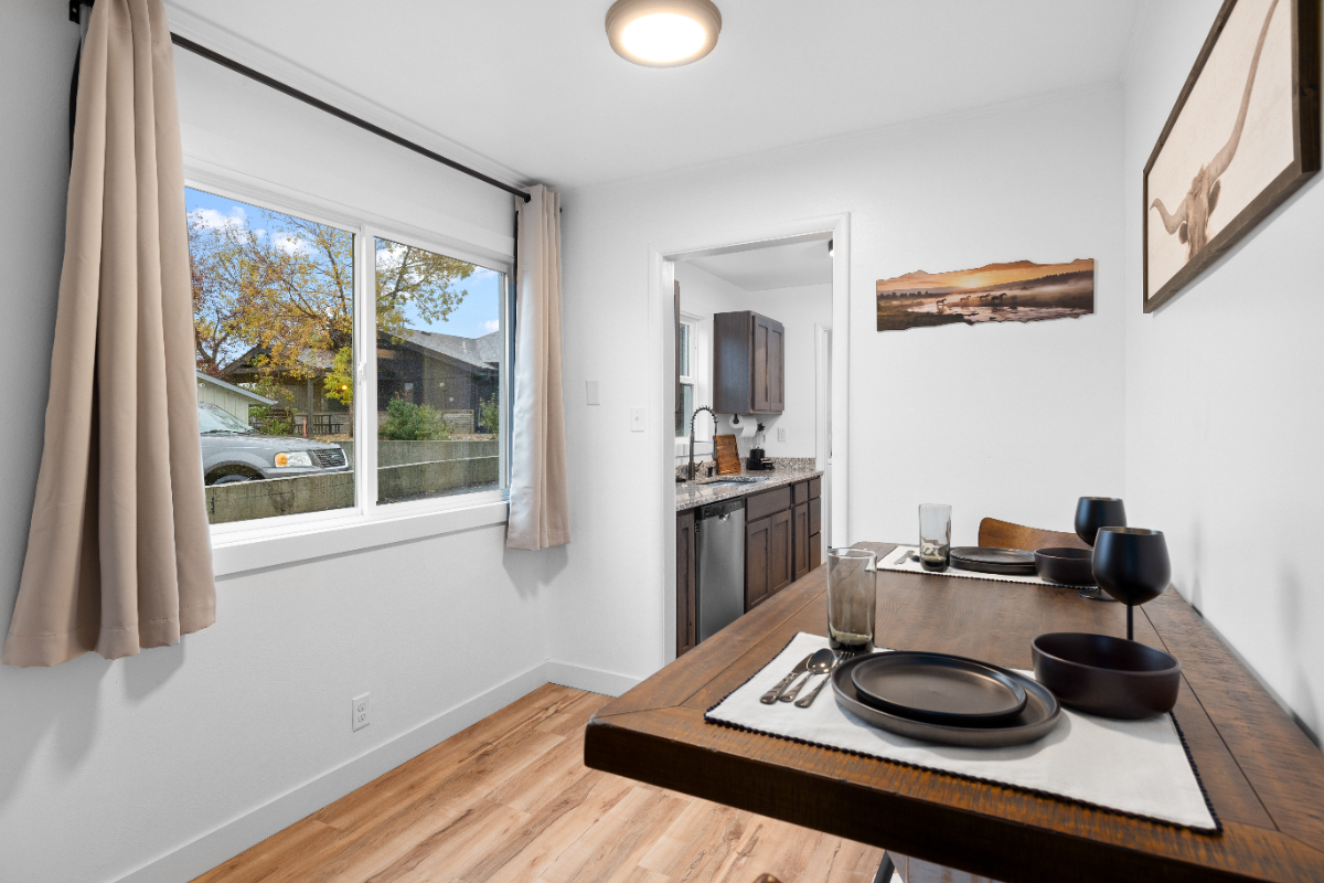 Quiet and Secure 1-Bed Apartment Fully Furnished 1 Block from Hospital Perfect for Traveling Profess - Photo 4