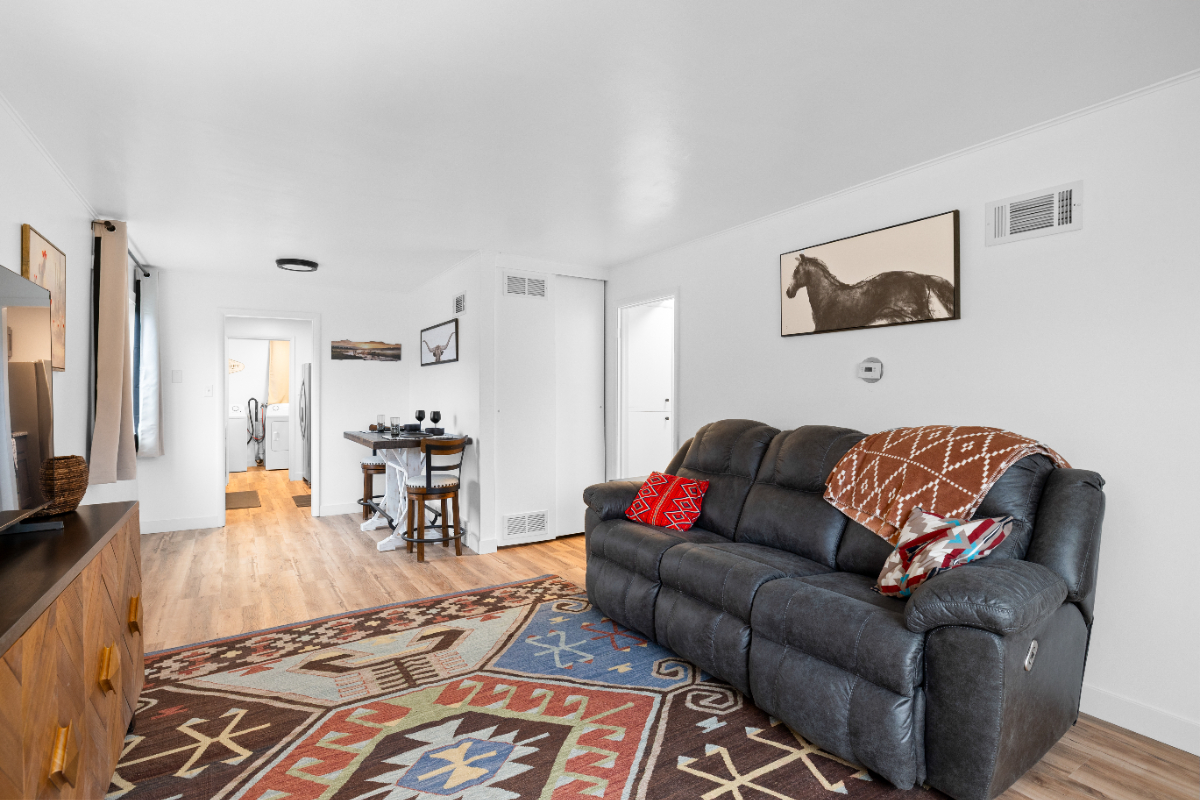 Quiet and Secure 1-Bed Apartment Fully Furnished 1 Block from Hospital Perfect for Traveling Profess - Photo 5