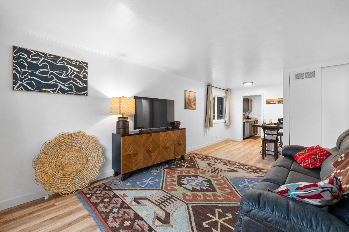 Quiet and Secure 1-Bed Apartment Fully Furnished 1 Block from Hospital Perfect for Traveling Profess - Photo 7