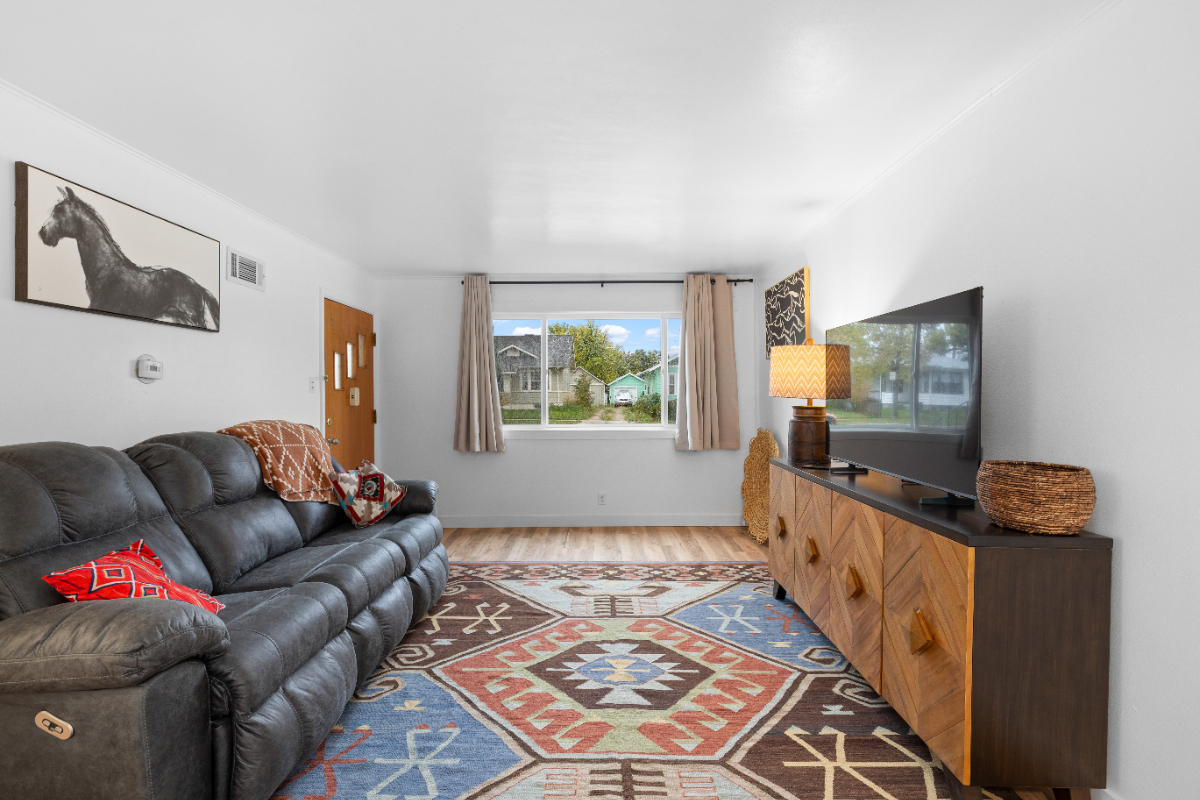 Quiet and Secure 1-Bed Apartment Fully Furnished 1 Block from Hospital Perfect for Traveling Profess - Photo 8