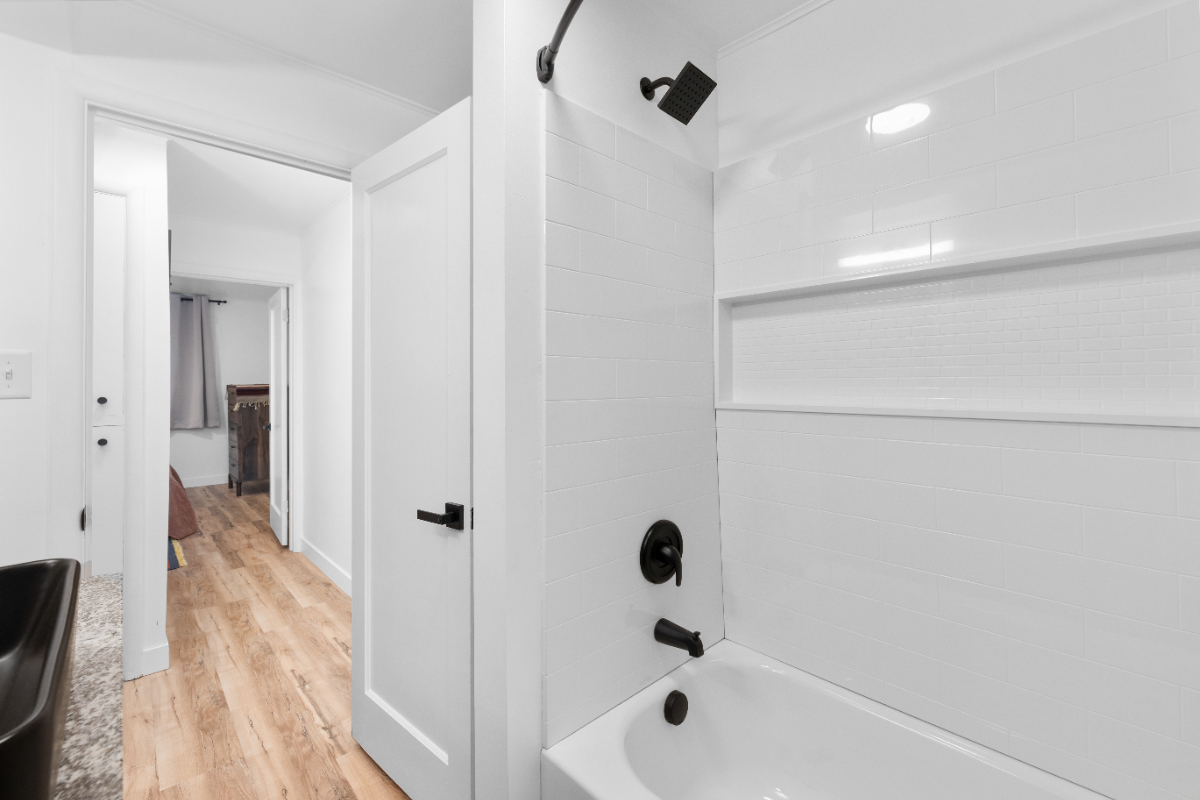Quiet and Secure 1-Bed Apartment Fully Furnished 1 Block from Hospital Perfect for Traveling Profess - Photo 10