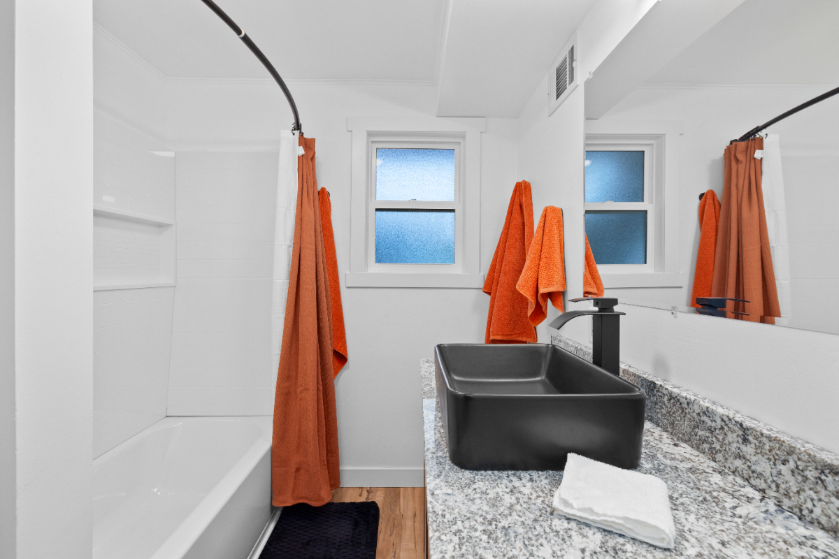 Quiet and Secure 1-Bed Apartment Fully Furnished 1 Block from Hospital Perfect for Traveling Profess - Photo 11