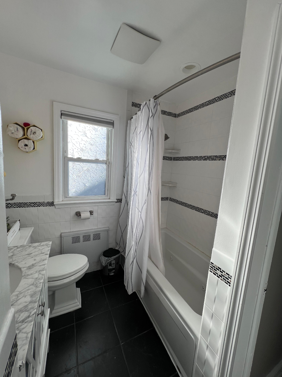 Private Modern Furnished 1BR with Washer & Dryer Access - Photo 5