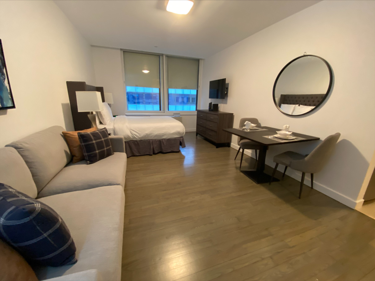 Located in the Heart of Manhattan - Studio Apartment - Photo 1