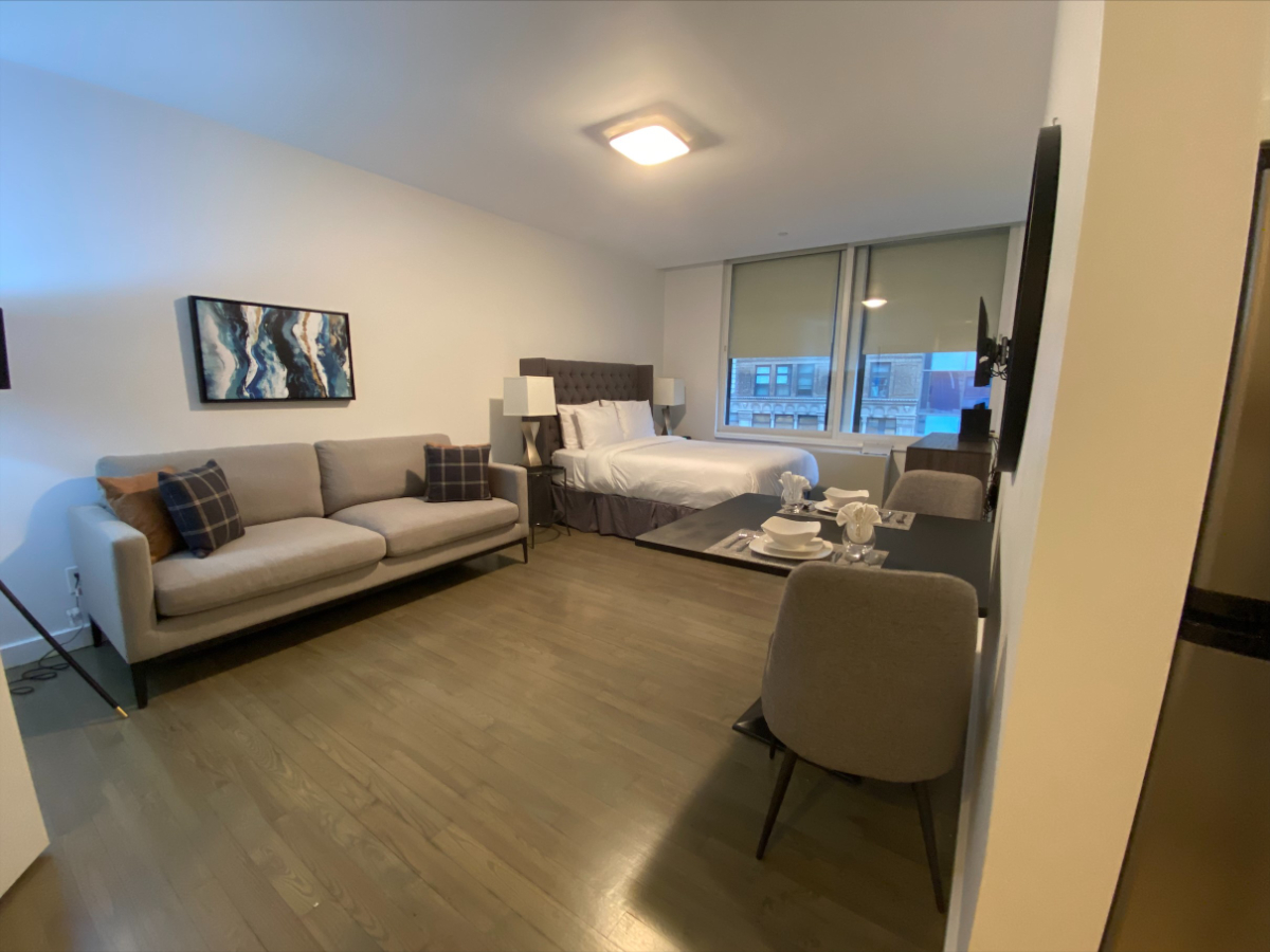 Located in the Heart of Manhattan - Studio Apartment - Photo 2