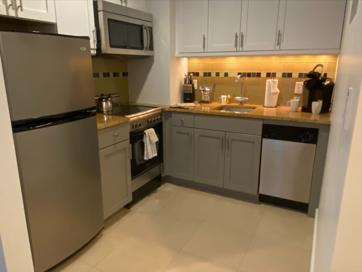 Located in the Heart of Manhattan - Studio Apartment - Photo 3