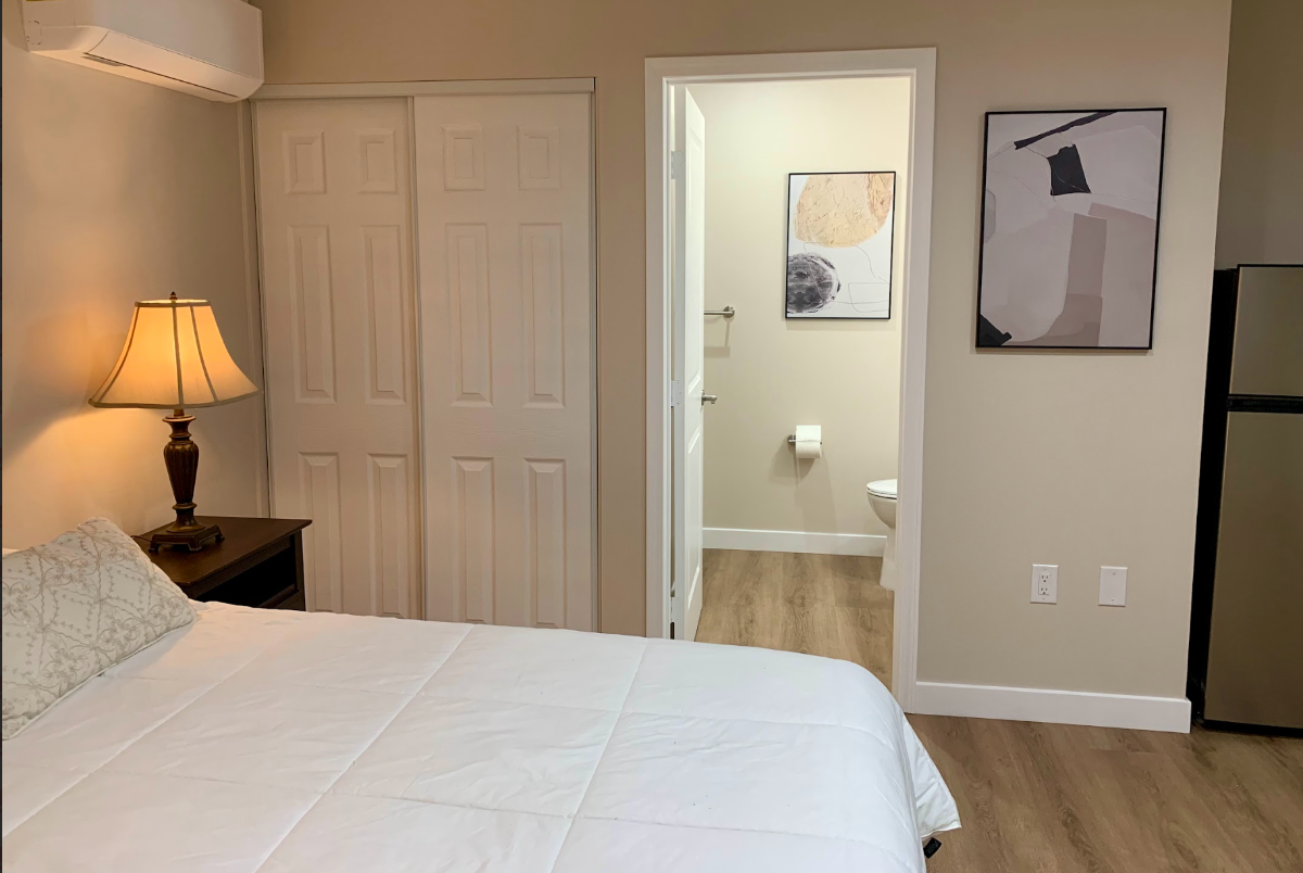 The Chic Spanish Style Suite, Ventura, CA. This beautifully furnished, newly built Spanish-style studio offers a private, thoughtfully... - Photo 4