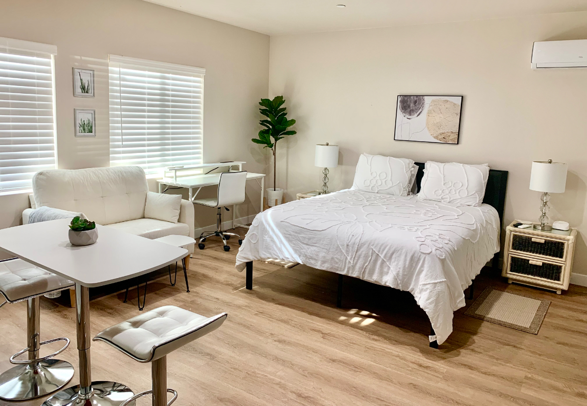 The Chic Spanish Style Suite, Ventura, CA. This beautifully furnished, newly built Spanish-style studio offers a private, thoughtfully... - Photo 1