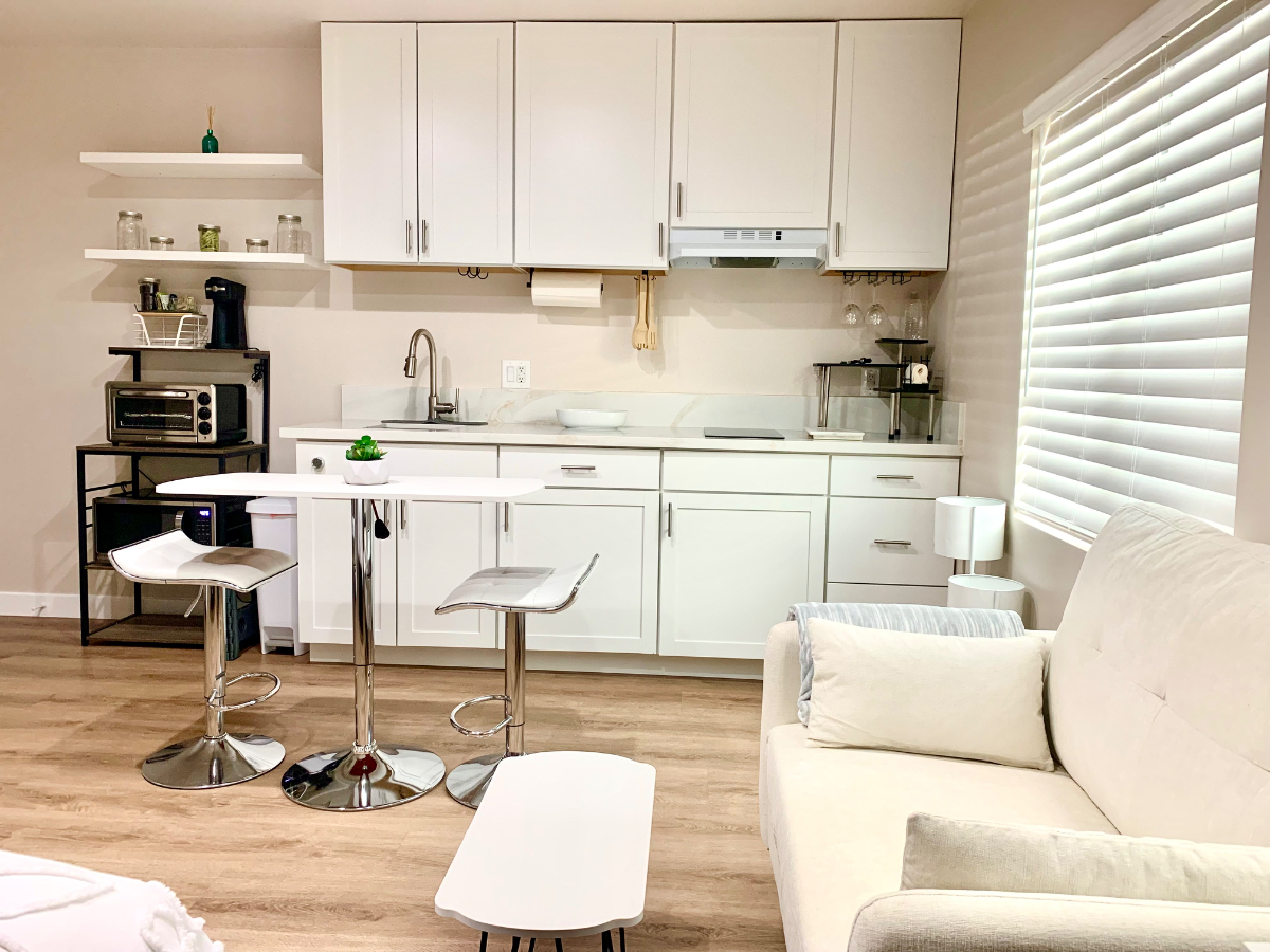 The Chic Spanish Style Suite, Ventura, CA. This beautifully furnished, newly built Spanish-style studio offers a private, thoughtfully... - Photo 5