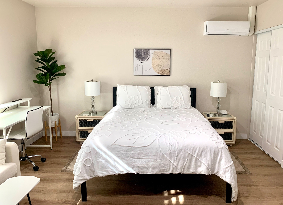 The Chic Spanish Style Suite, Ventura, CA. This beautifully furnished, newly built Spanish-style studio offers a private, thoughtfully... - Photo 2