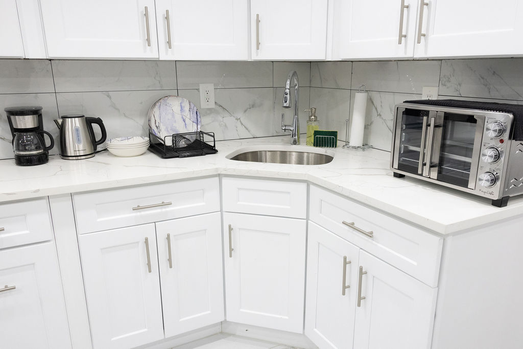 Spacious 2-Bedroom Apartment with Modern Kitchen, Security System, Laundry Service, and Backyard Acc - Photo 9