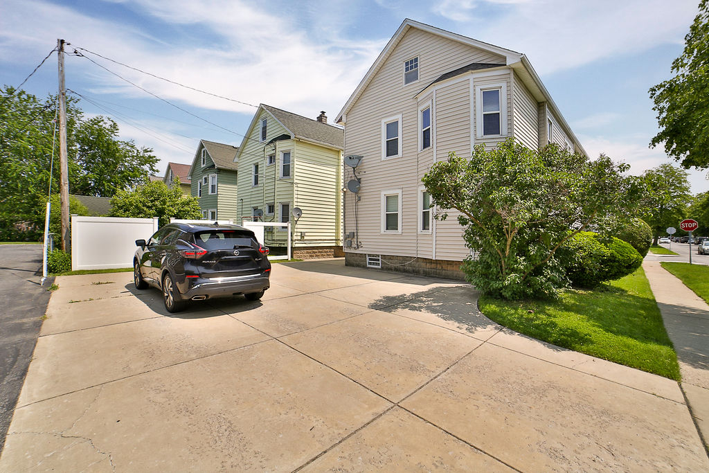 Freshly Remodeled Unit in Popular North Buffalo - Photo 3