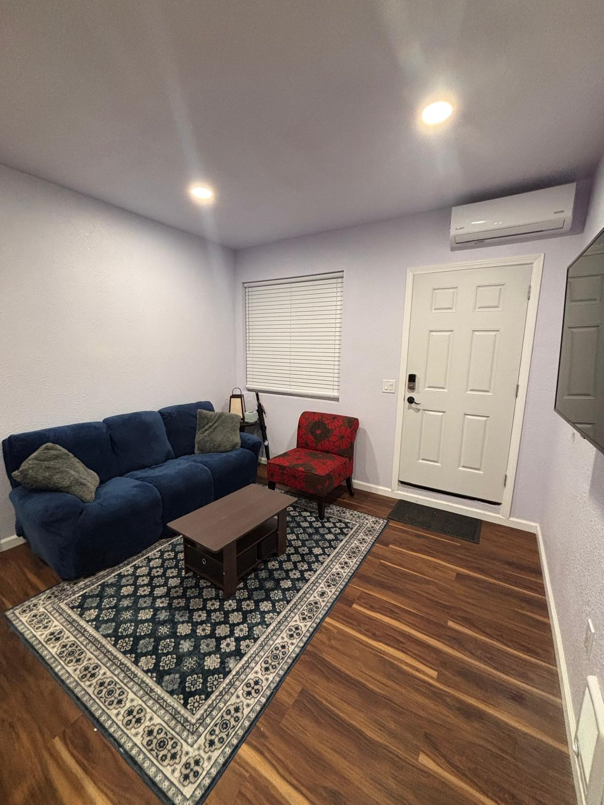 Convenient Private Unit - Photo 3