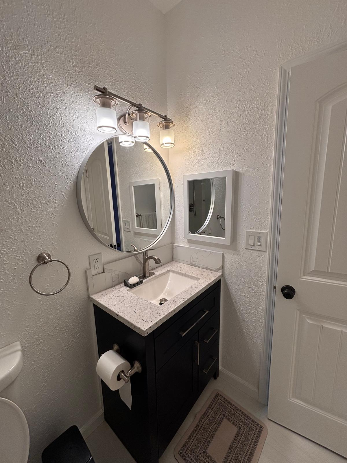 Convenient Private Unit - Photo 5