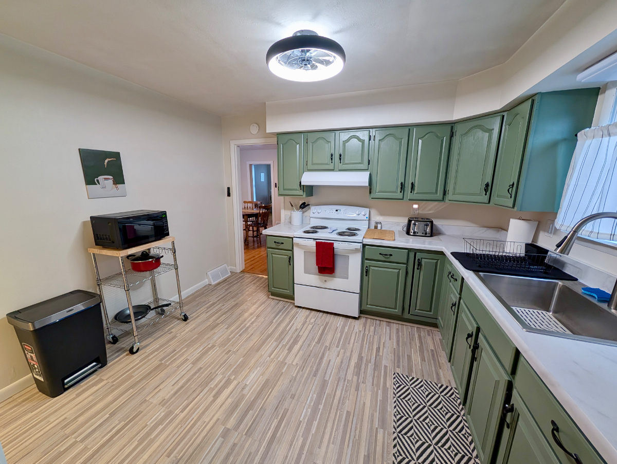 Quiet 2 bedroom minutes from Wynn - Photo 7
