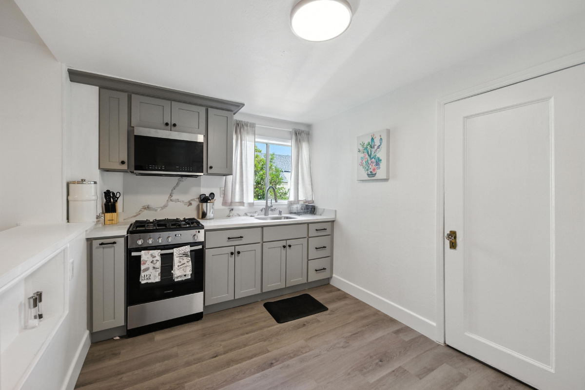 Bright and Comfortable One-Bedroom ADU in Bernal Heights with Fully Equipped Kitchen and Easy Transit Access (Walking Distance to the... - Photo 6