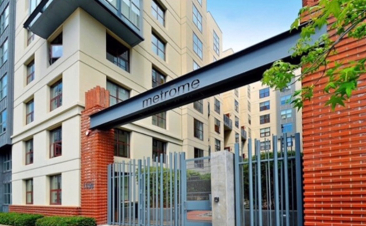 Affordable TURN-KEY Rental Opportunity for a Professional Future Resident. - Photo 1
