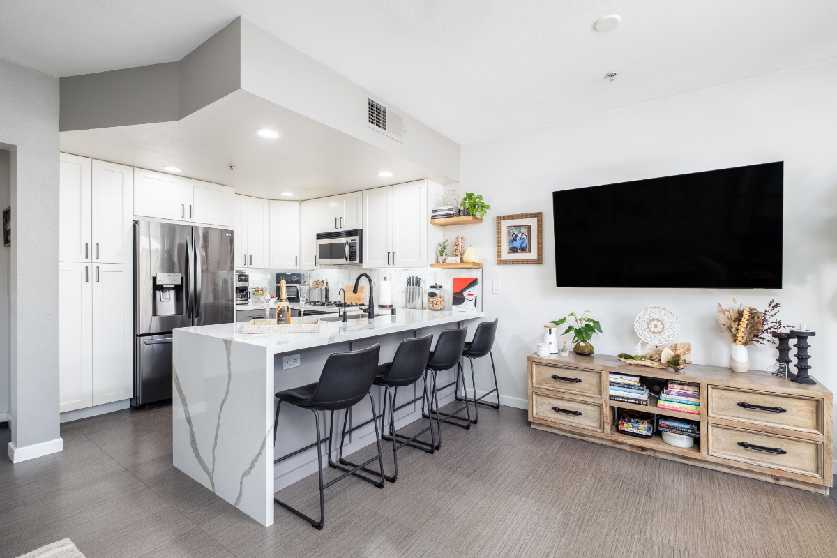 Luxury Little Italy 1 Bed, 1 Bath Condo, Parking Included - Minutes from Restaurants and Waterfront - Photo 1
