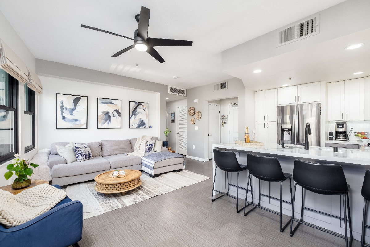 Luxury Little Italy 1 Bed, 1 Bath Condo, Parking Included - Minutes from Restaurants and Waterfront - Photo 2