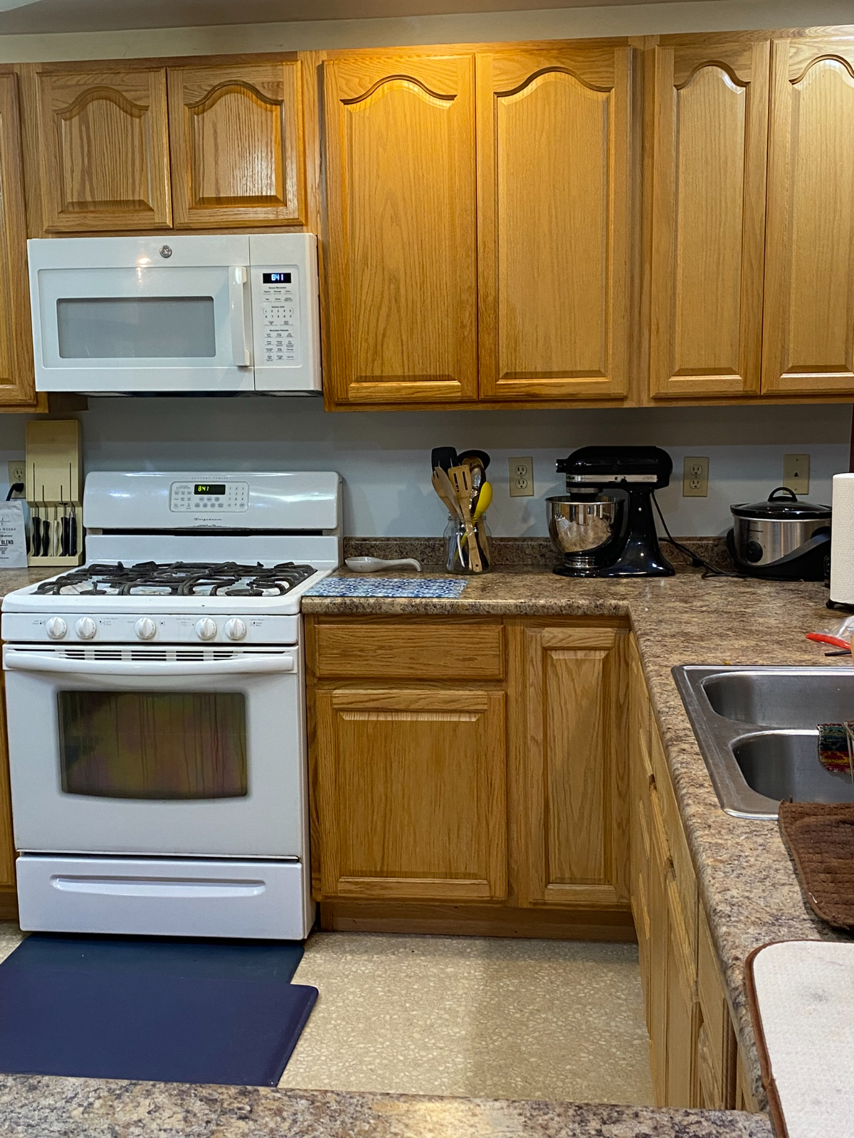 Peaceful 1-Bedroom Home on 10 Acres with Mountain Views, Fast Wi-Fi & All Utilities Included - Photo 7