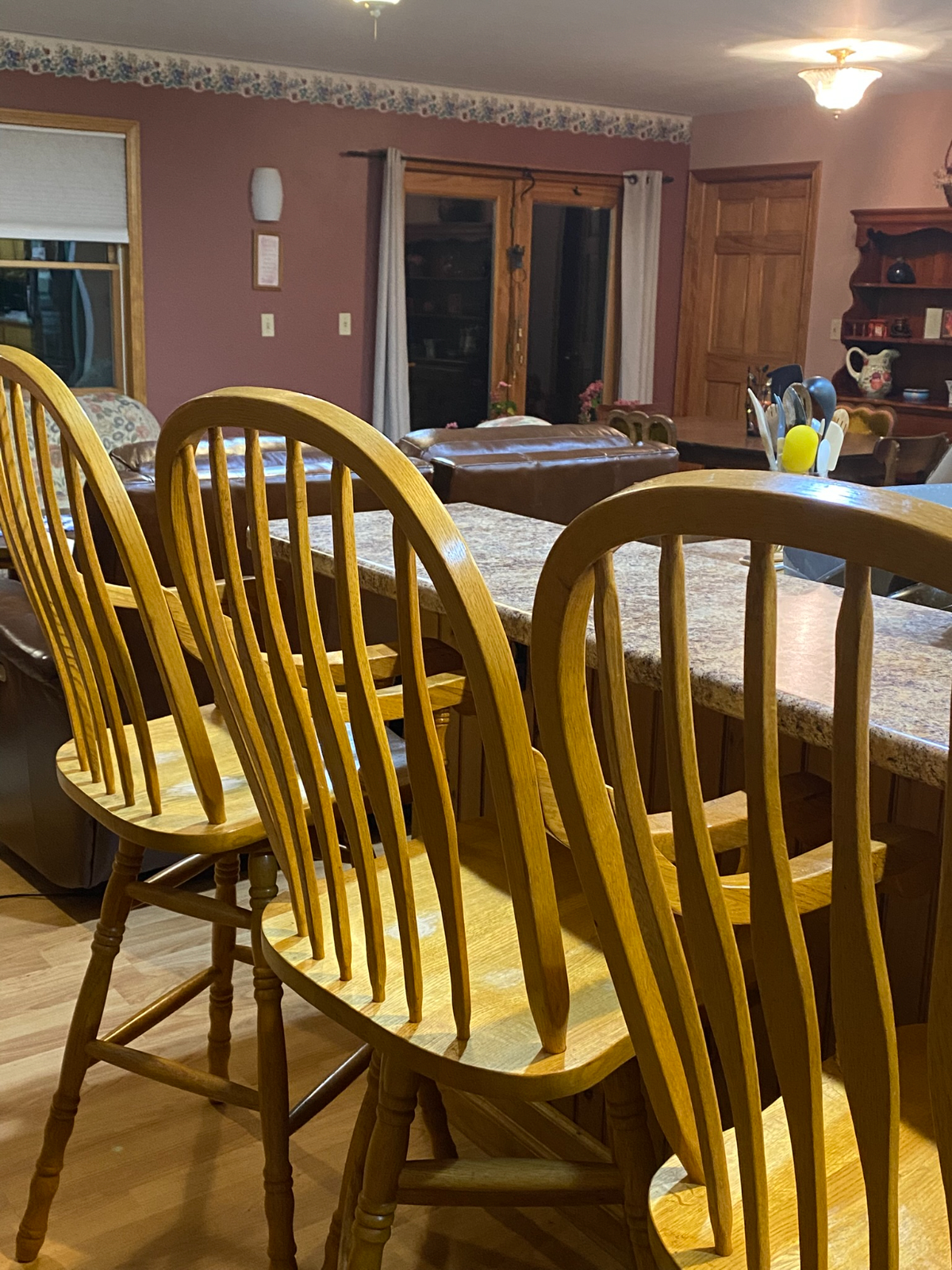 Peaceful 1-Bedroom Home on 10 Acres with Mountain Views, Fast Wi-Fi & All Utilities Included - Photo 9