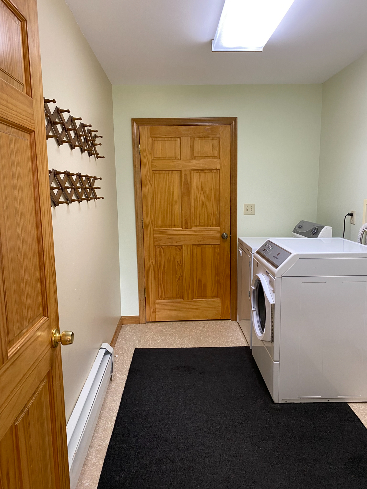 Peaceful 1-Bedroom Home on 10 Acres with Mountain Views, Fast Wi-Fi & All Utilities Included - Photo 4