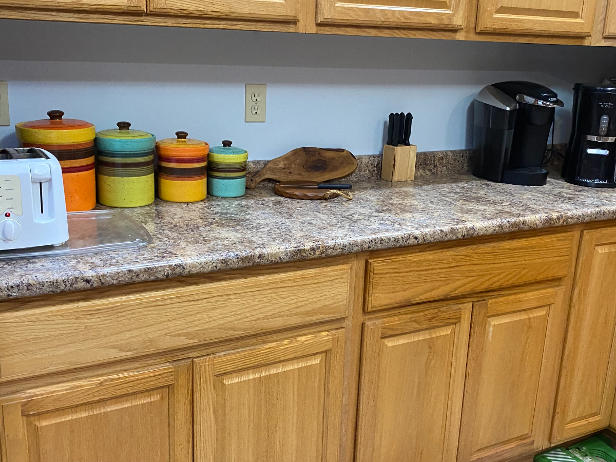 Peaceful 1-Bedroom Home on 10 Acres with Mountain Views, Fast Wi-Fi & All Utilities Included - Photo 5