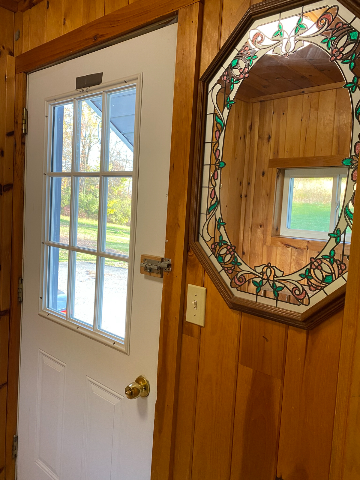 Peaceful 1-Bedroom Home on 10 Acres with Mountain Views, Fast Wi-Fi & All Utilities Included - Photo 2