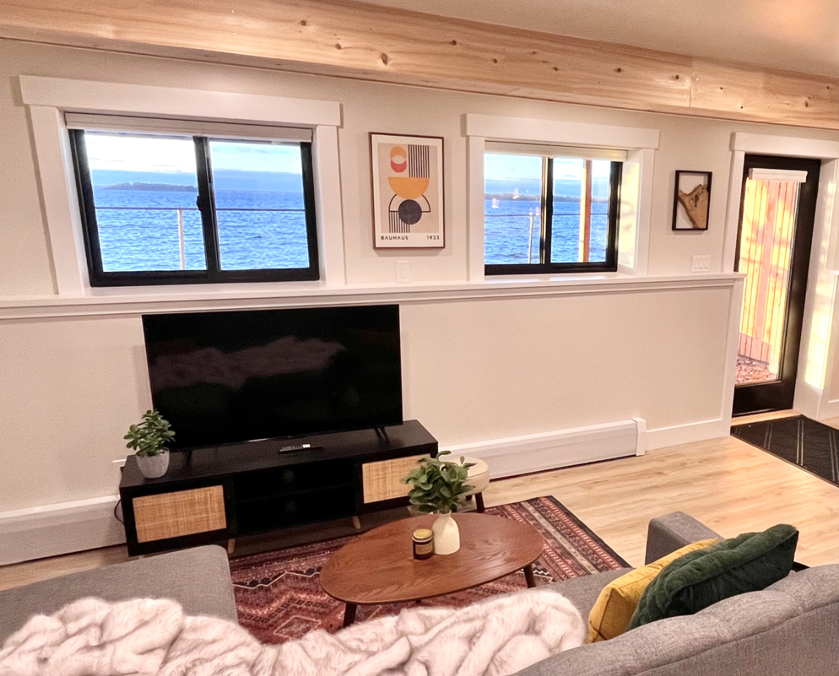 Brand New Lakefront Apartment - Modern, Clean, Private Entry - Photo 6