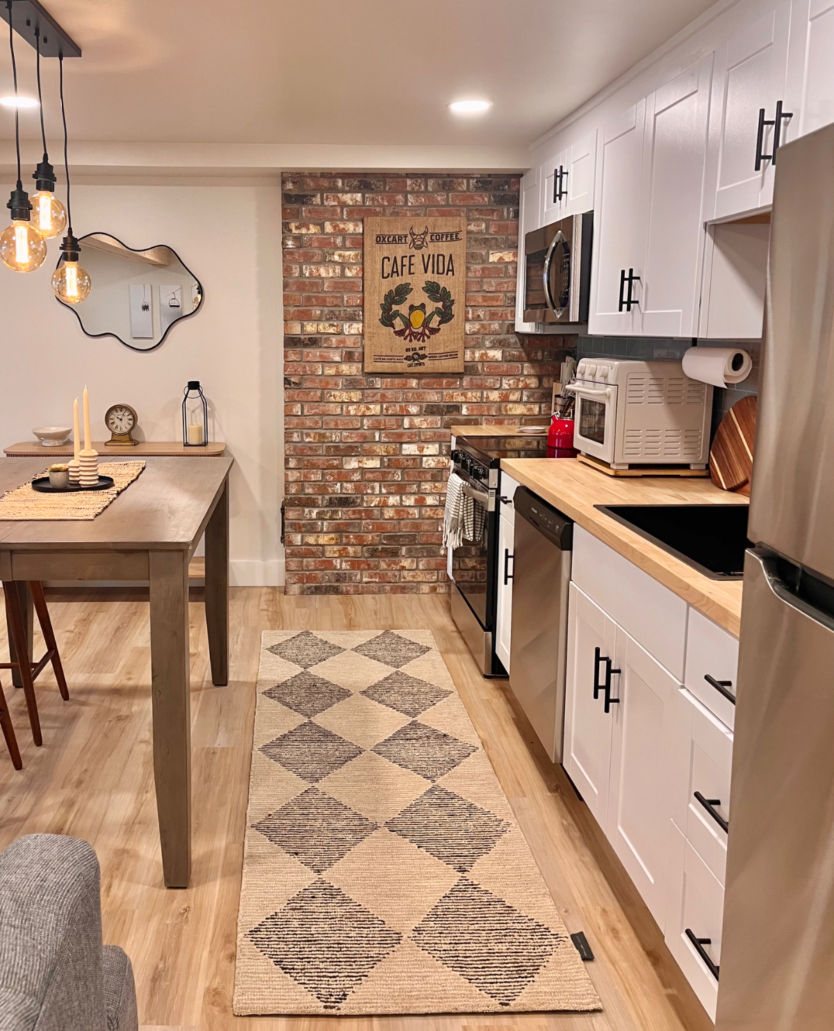 Brand New Lakefront Apartment - Modern, Clean, Private Entry - Photo 4