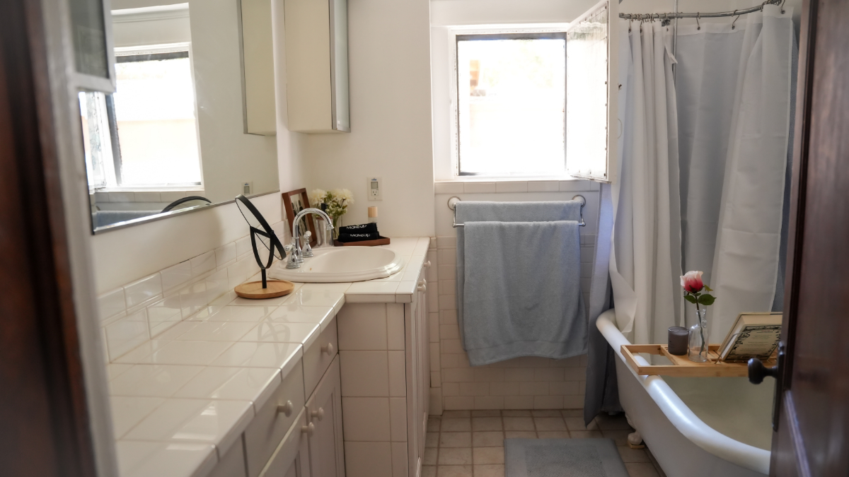 Cozy Cottage on Central - Photo 9