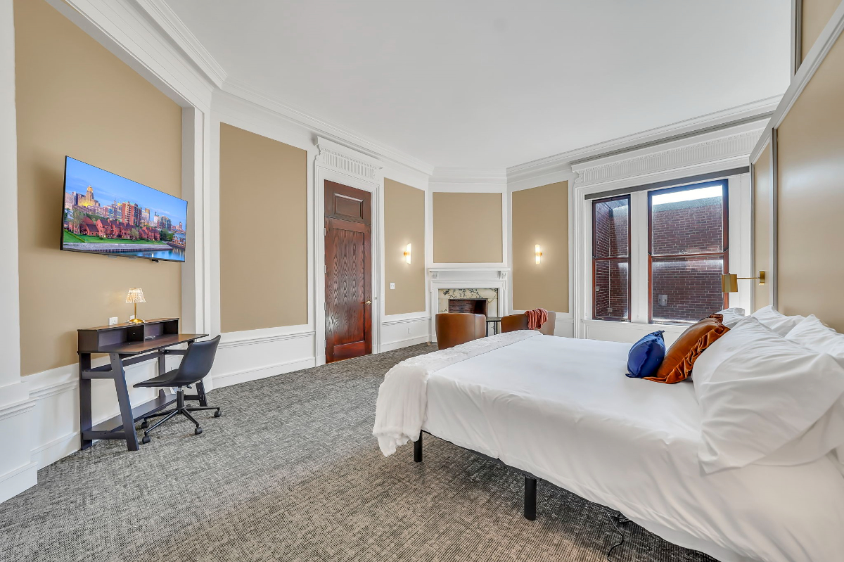 The Goodyear Mansion & Residences H108 - Photo 2