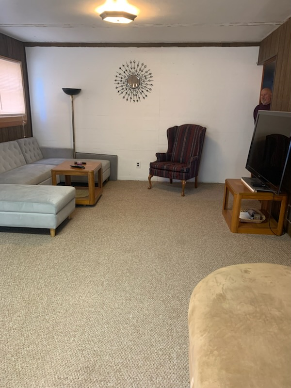 Comfortable 1BR/1BA Apartment with Backyard & Florida Room - Ideal for Traveling Professionals - Photo 2