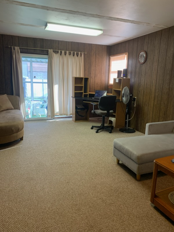 Comfortable 1BR/1BA Apartment with Backyard & Florida Room - Ideal for Traveling Professionals - Photo 3