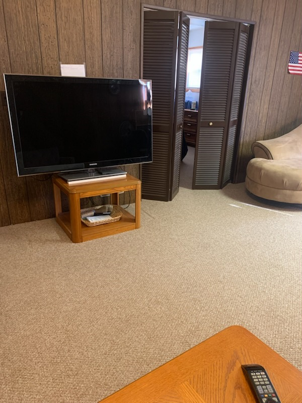 Comfortable 1BR/1BA Apartment with Backyard & Florida Room - Ideal for Traveling Professionals - Photo 4