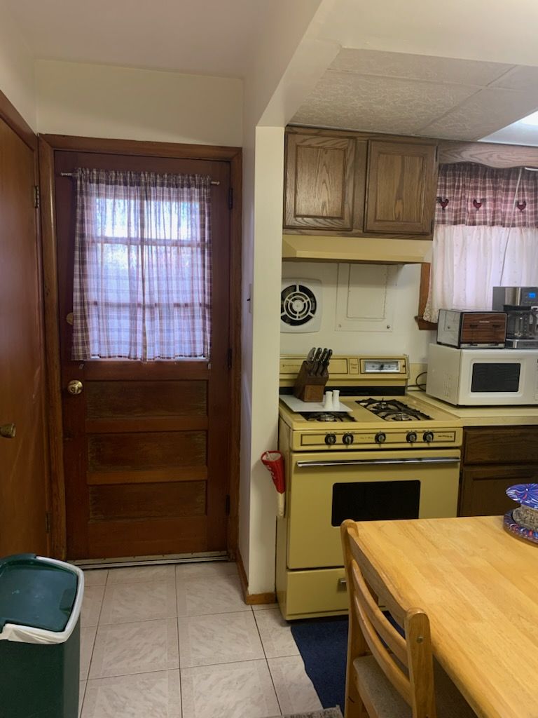 Comfortable 1BR/1BA Apartment with Backyard & Florida Room - Ideal for Traveling Professionals - Photo 6