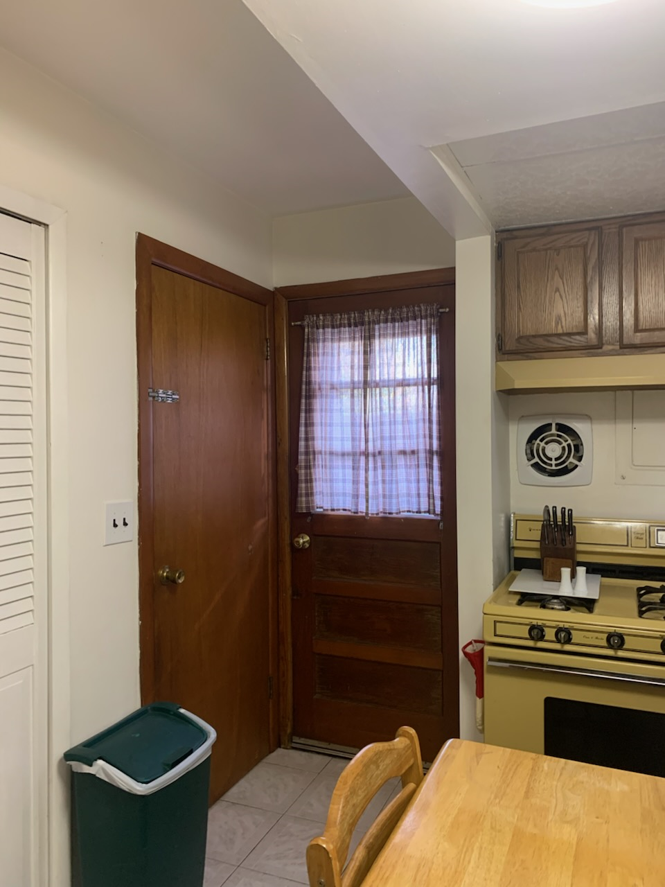 Comfortable 1BR/1BA Apartment with Backyard & Florida Room - Ideal for Traveling Professionals - Photo 5