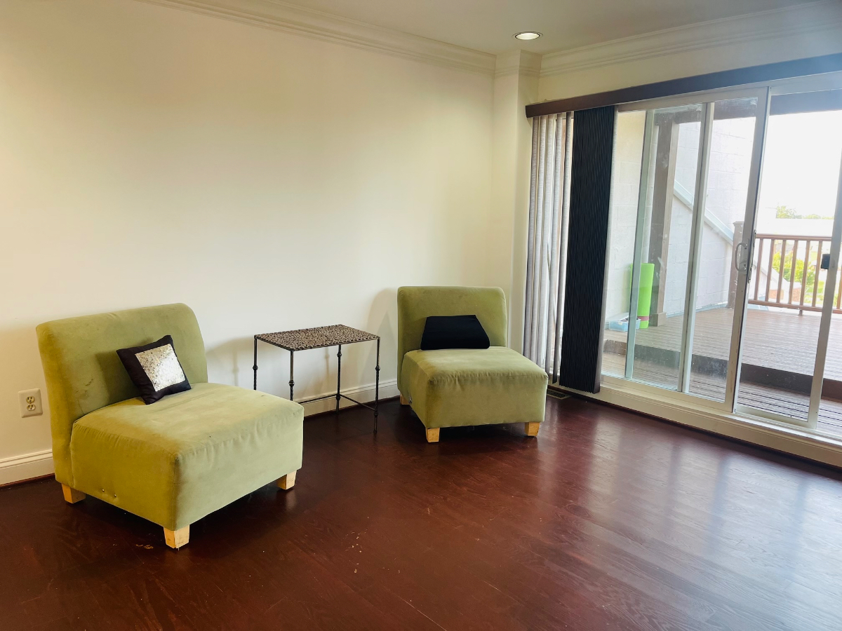 Beautiful two story penthouse condo w/rooftop deck and designated parking in gated community - Photo 9