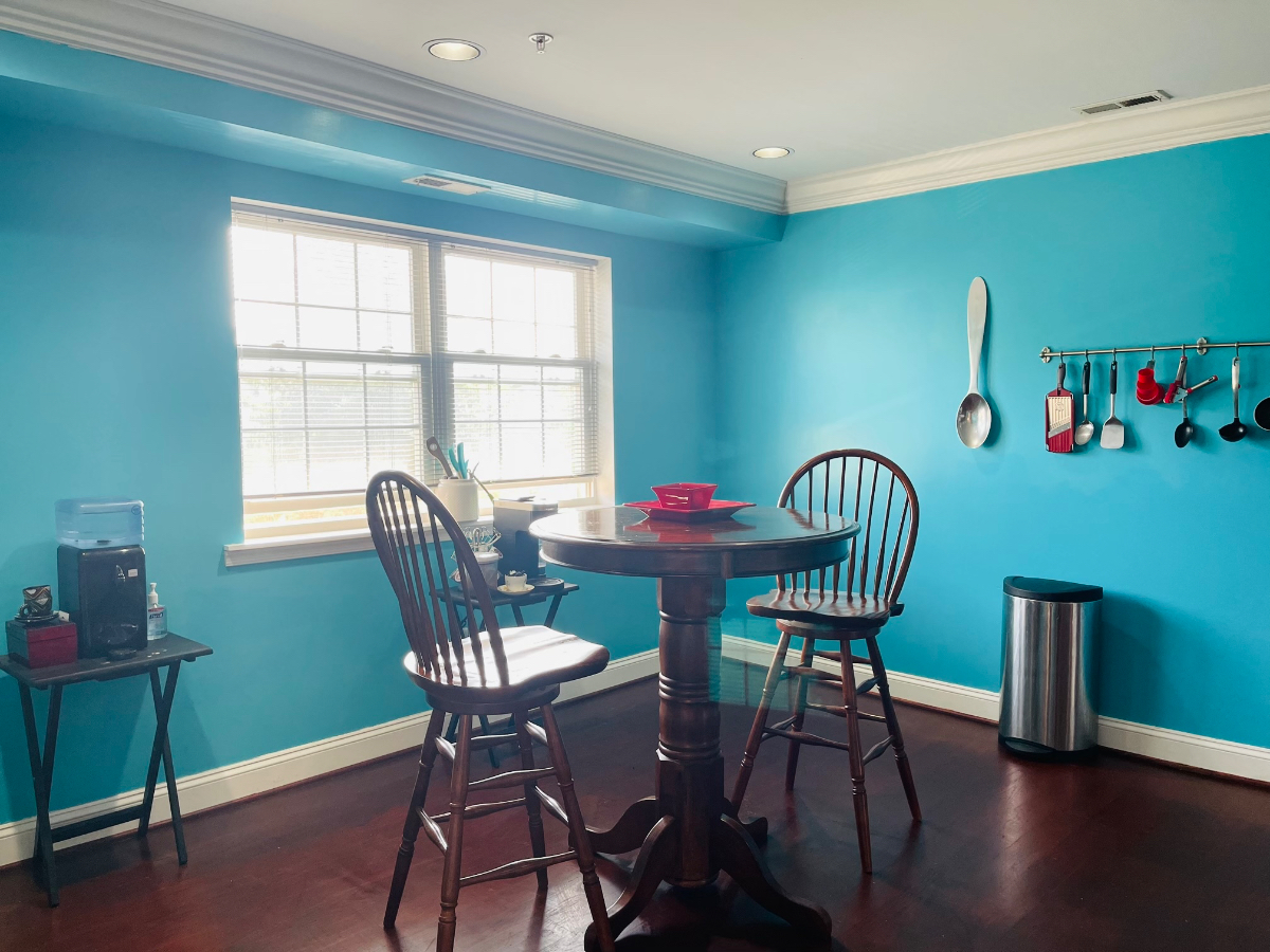 Beautiful two story penthouse condo w/rooftop deck and designated parking in gated community - Photo 5