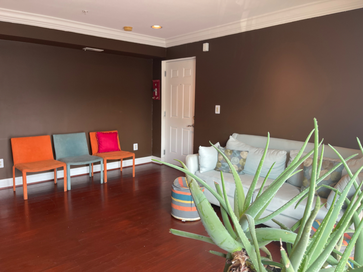 Beautiful two story penthouse condo w/rooftop deck and designated parking in gated community - Photo 3