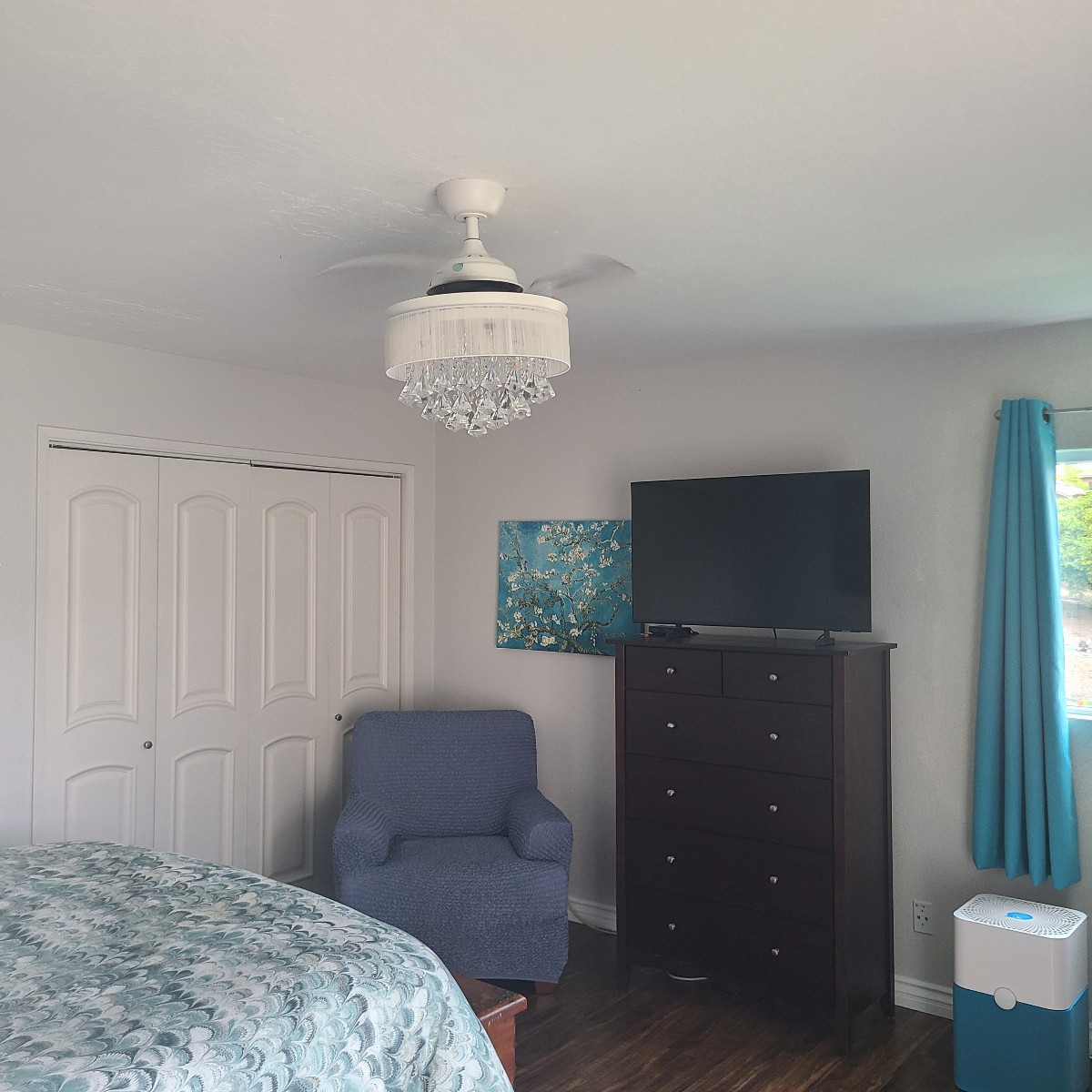 Peaceful Room in Spacious Vista Home with Dedicated Bathroom, Office, Views, Gym, and Garden Access - Photo 2