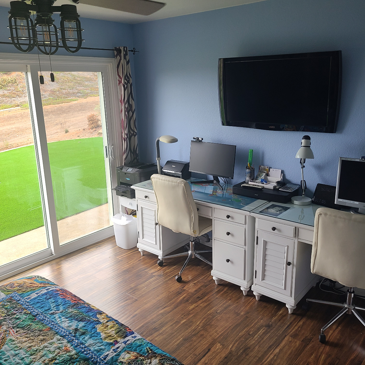 Peaceful Room in Spacious Vista Home with Dedicated Bathroom, Office, Views, Gym, and Garden Access - Photo 4