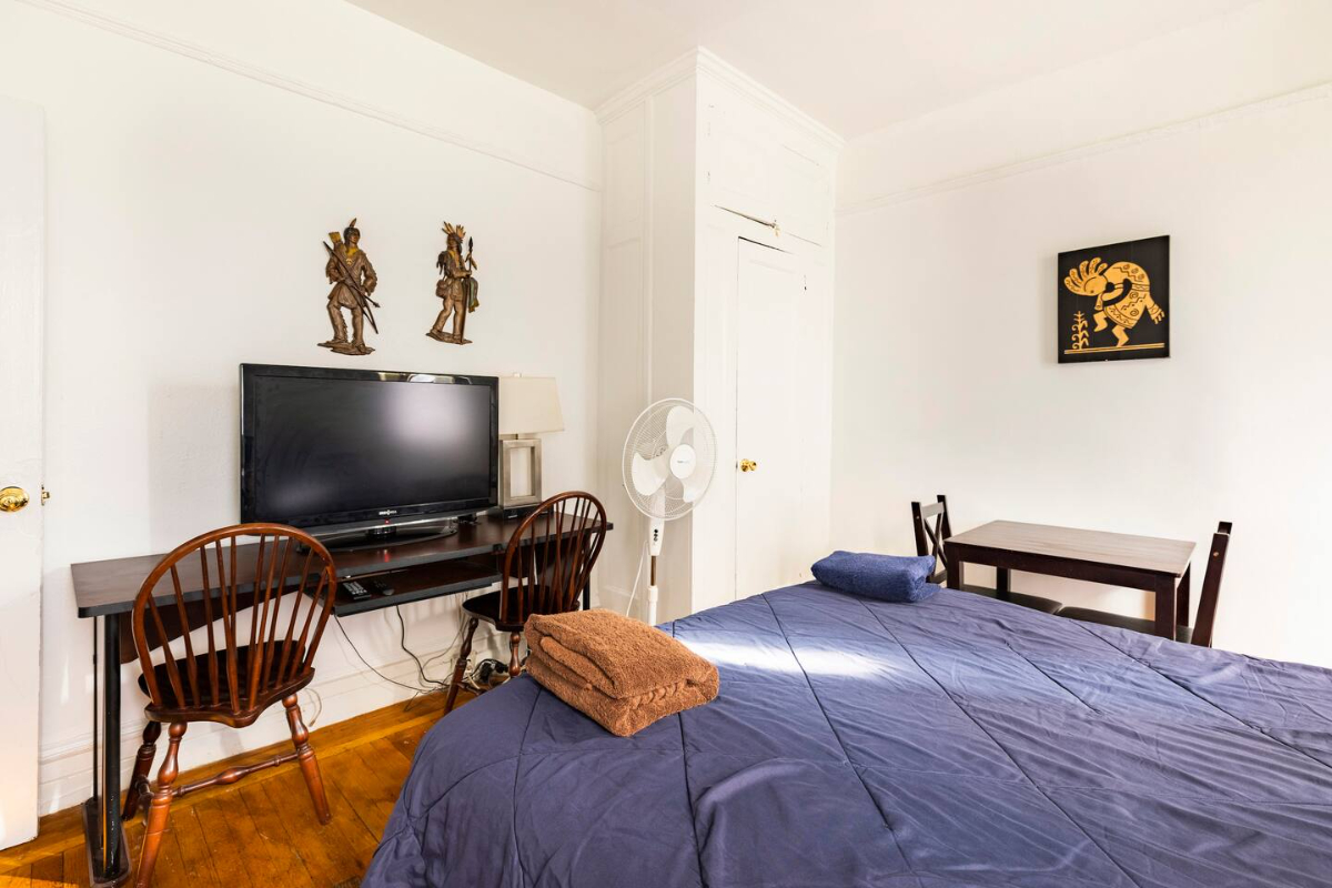 A large comfortable room for rest and relaxation - Photo 2