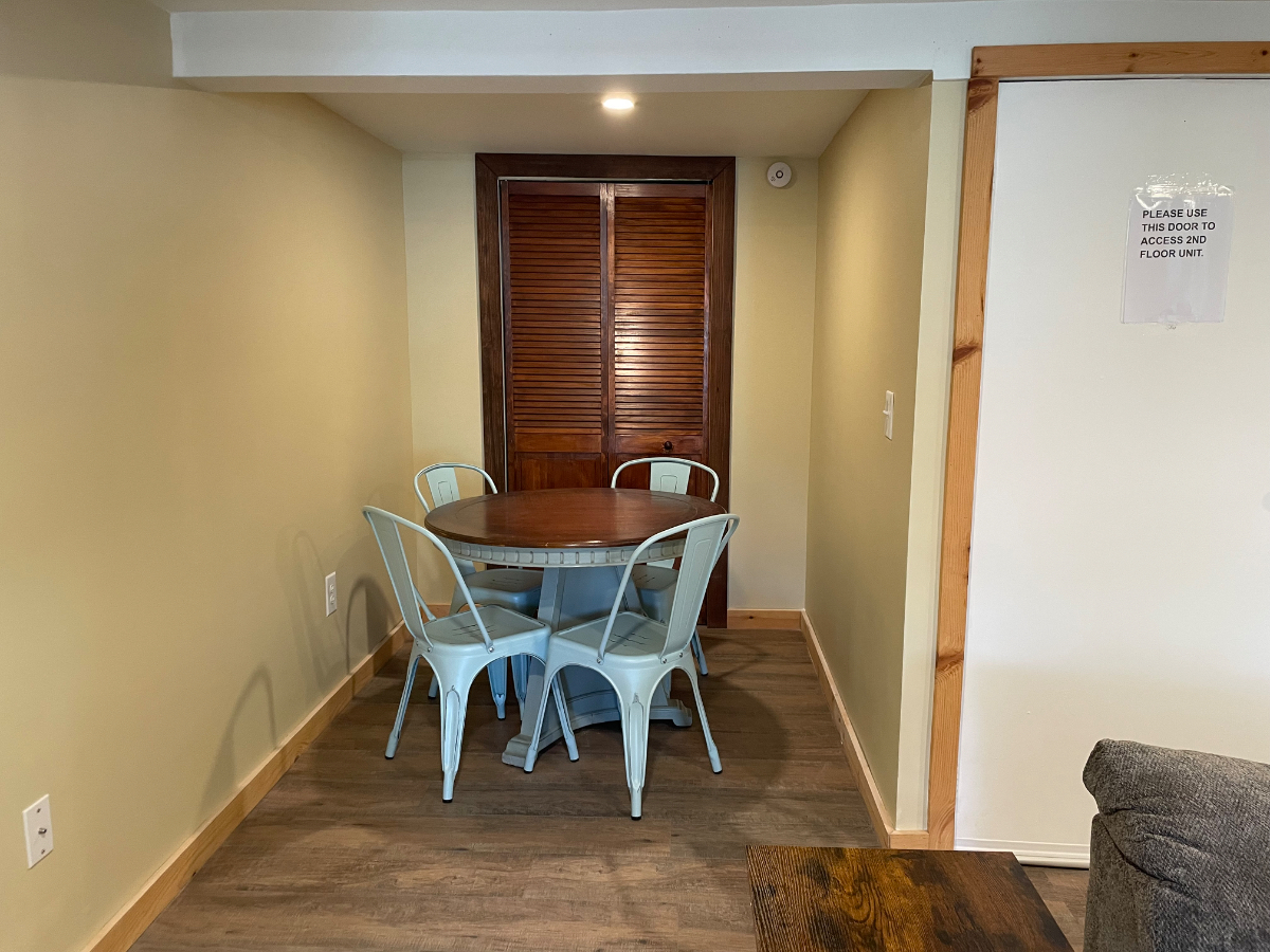 Cozy, quiet neighborhood apartment less than mile from hospital and fun - Photo 9
