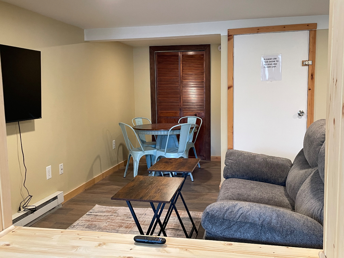 Cozy, quiet neighborhood apartment less than mile from hospital and fun - Photo 8