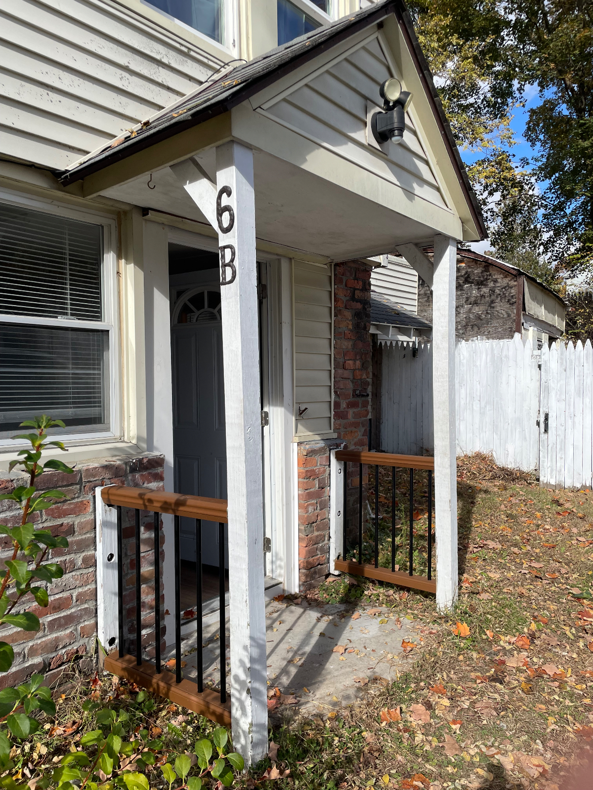 Cozy, quiet neighborhood apartment less than mile from hospital and fun - Photo 2